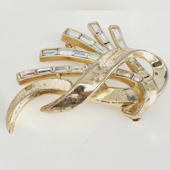 TRIFARI PAT PEND PIN BROOCH SIGNED VINTAGE Signed, GOLD, GOLD PLATED, Jewelry - Picture 6 of 7